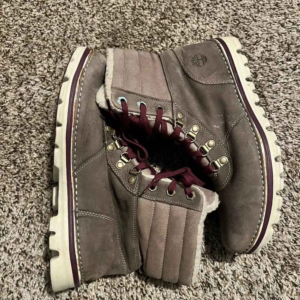 Timberland Taupe Leather Faux Fur Lined Lace Up Hiking Boots Burgundy Accents